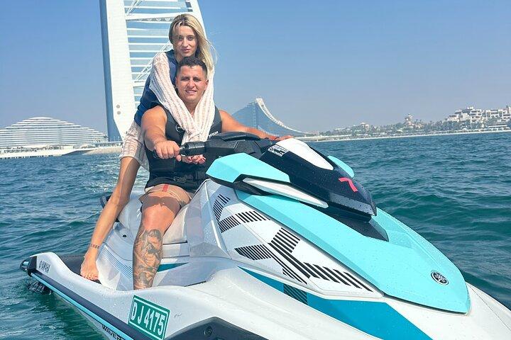 Burj Al Arab Jet Ski Ride voor 2. Gratis foto's & video's
