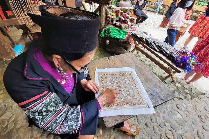 Private Cat Cat Village schilderachtige wandeling met lokale Gids vanuit Sapa