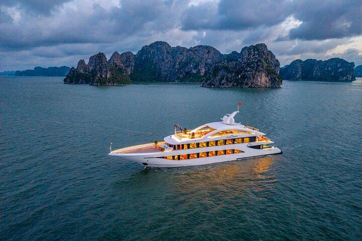 Hanoi nach Halong Bay Premium Tagestour auf Leona 5 Sterne Kreuzfahrt