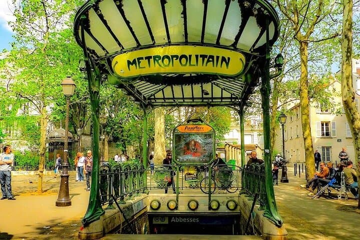 Montmartre Small Group Walking Tour