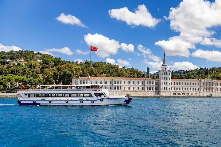 Istanbul Old and Modern Tour with Lunch and Bosphorus Cruise