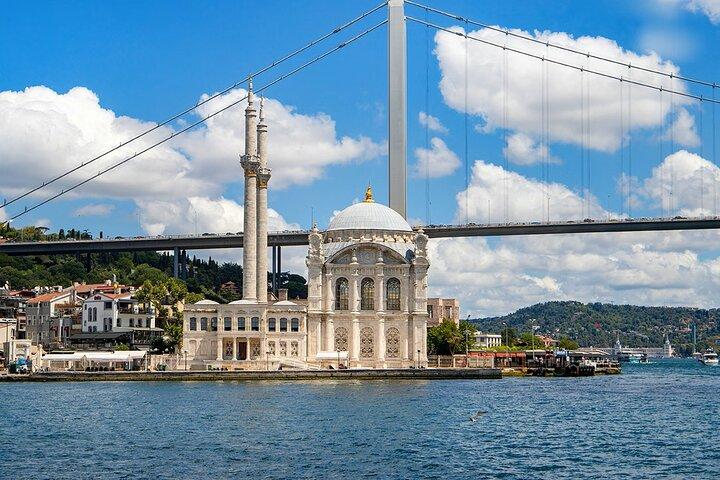 Istanbul Old and Modern Tour with Lunch and Bosphorus Cruise