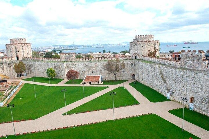 Istanbul Old and Modern Tour with Lunch and Bosphorus Cruise