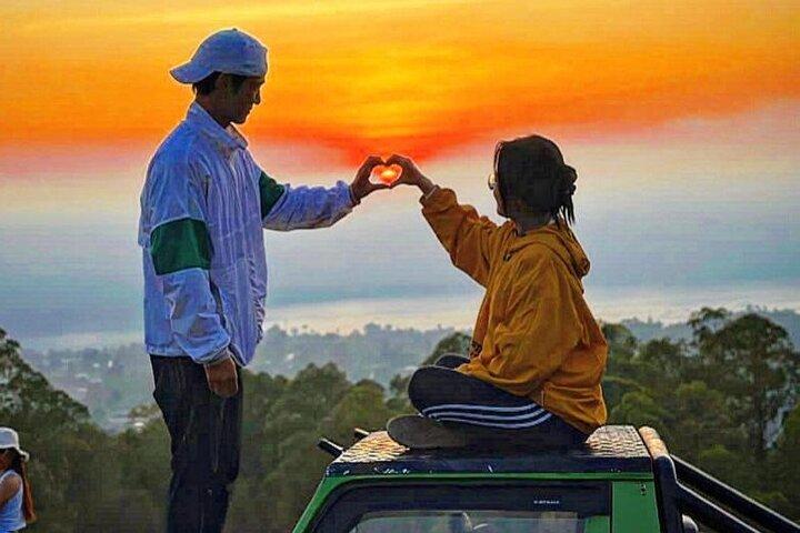 Excursión en jeep por el Monte Batur de Bali con salida del sol y lava negra