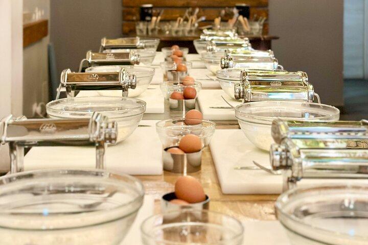 Bari: Pasta and Tiramisu Cooking Class with Wine