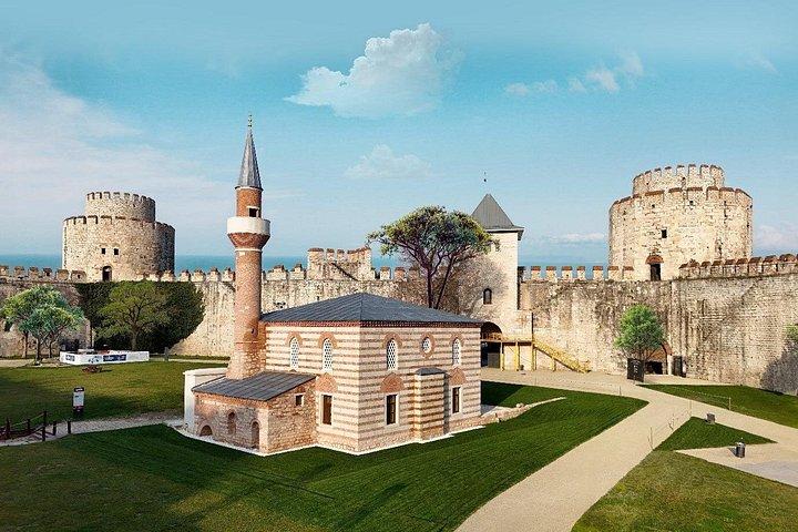 Istanbul Old and Modern City Tour with Bosphorus Cruise