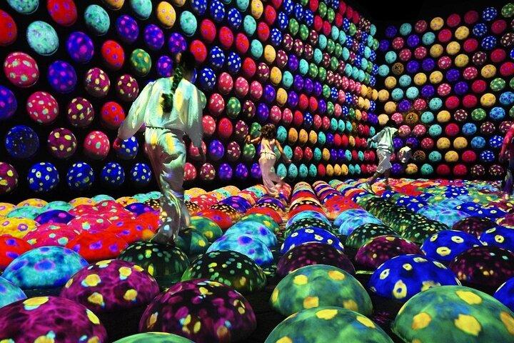 Schritt in eine grenzenlose Welt bei teamLab Borderless Jeddah