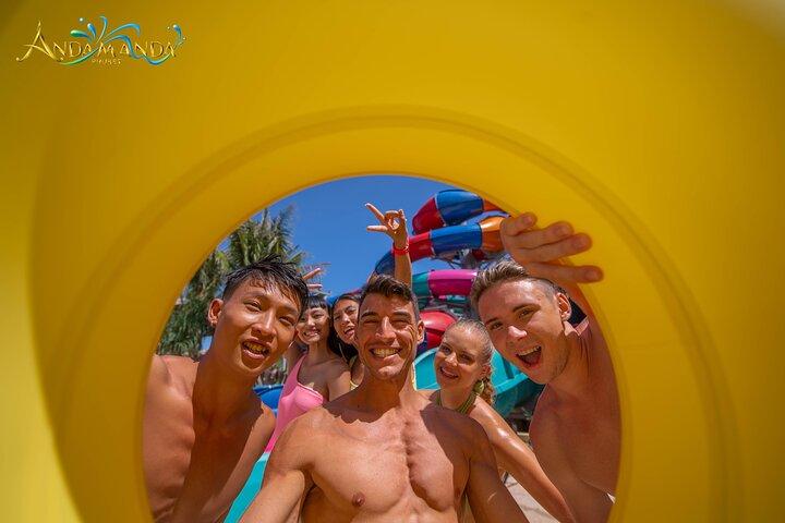 O ingresso para o parque aquático Andamanda Phuket inclui traslados