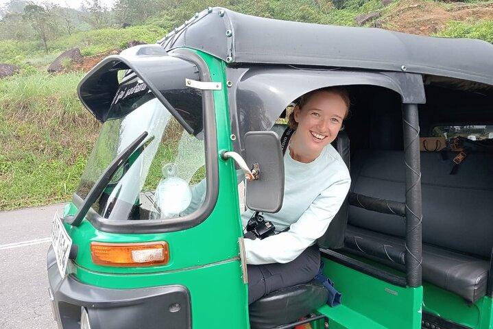 Tour panoramico della piantagione di tè e delle cascate di Nuwara Eliya TukTuk