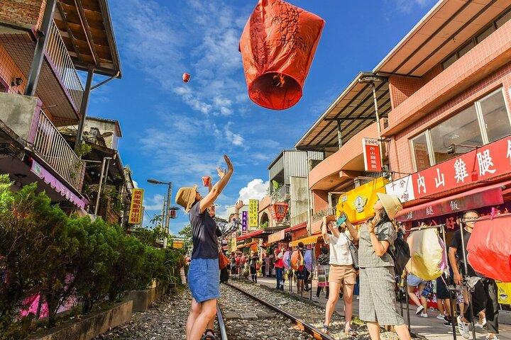 Houtong Cat Village & Jiufen A-Mei Teahouse & Shifen dagtour