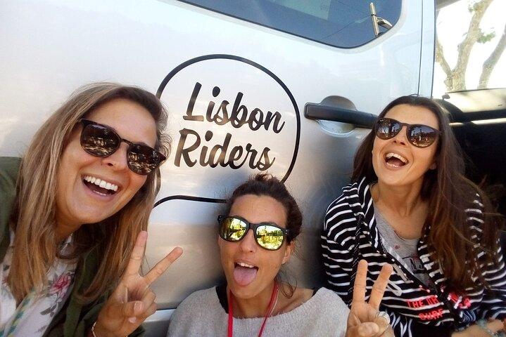 Explorez la ville de Lisbonne lors d'une visite privée d'une demi-journée en van