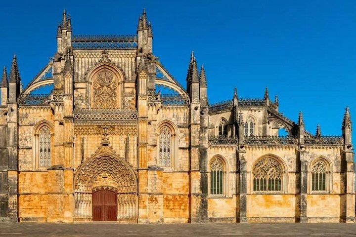 From Lisbon: Fatima, Battle, Nazareth and Obidos – Small groups
