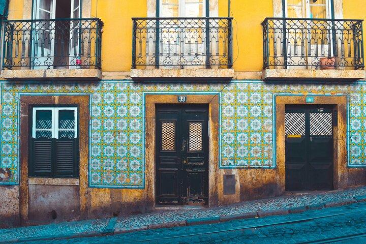 Explorez la ville de Lisbonne lors d'une visite privée d'une demi-journée en van