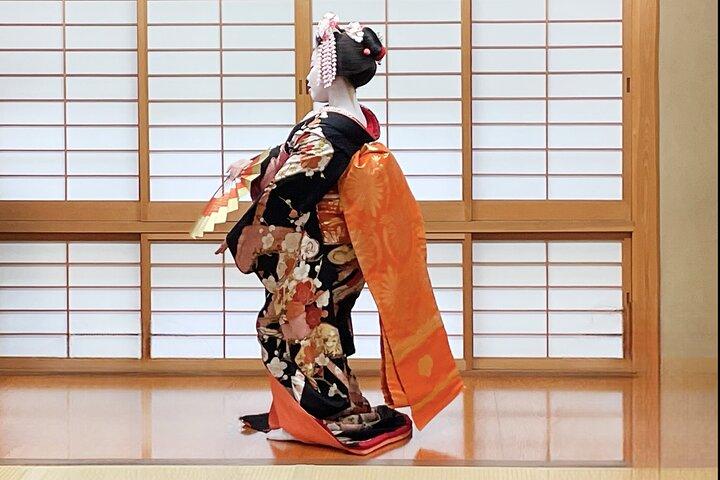 Kyoto Private Geisha Experience in an Exclusive Teahouse at Gion