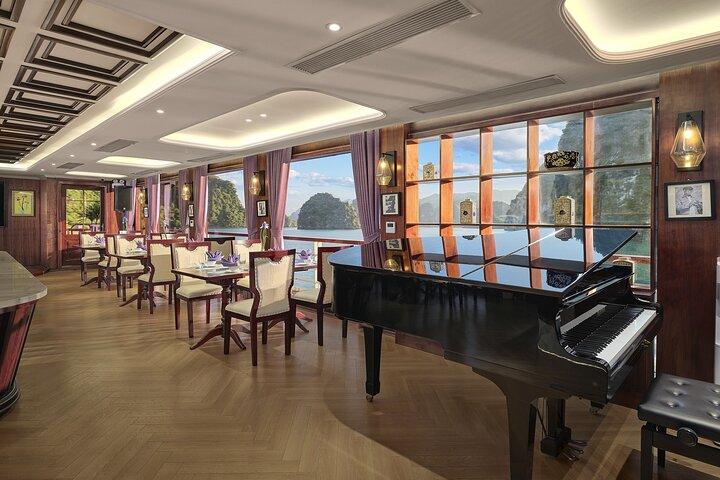 Halong Bay lyxkryssning från Hanoi – lunch, jacuzzi och levande musik