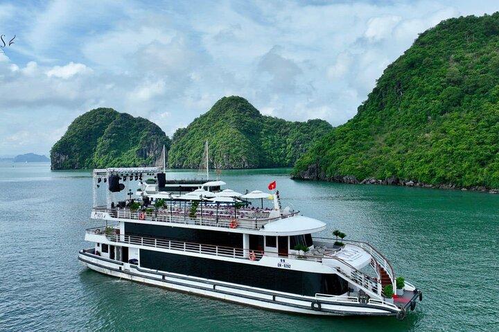 Halong Bay luxe cruise vanuit Hanoi – lunch, jacuzzi en live muziek