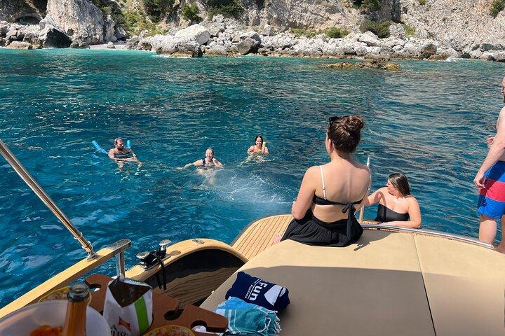 Visita a la Gruta Azul y tour en barco semiprivado por Capri