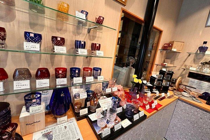 東京浅草：職人と一緒に江戸切子グラスをカットしよう
