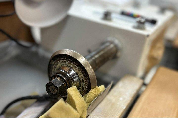 東京浅草：職人と一緒に江戸切子グラスをカットしよう