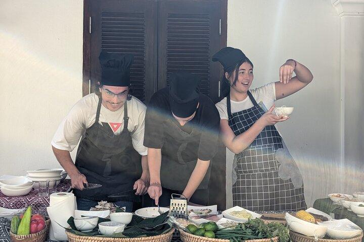 旧王宮でラオス本格料理を体験