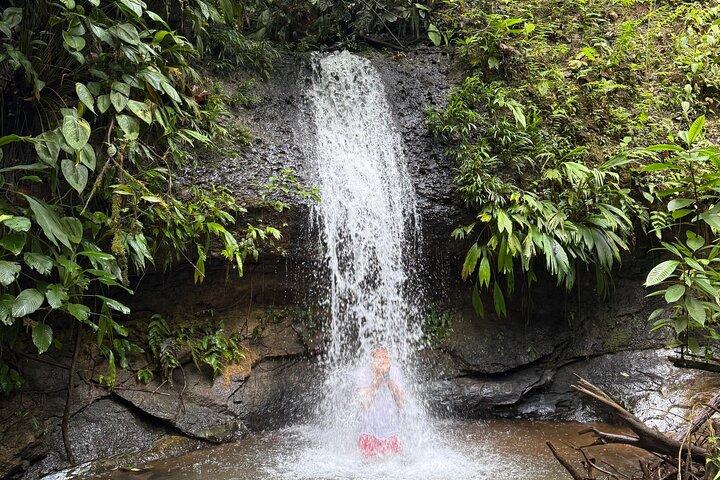 Escursione di un giorno da Cali a San Cipriano. Fiumi, streghe e cascate