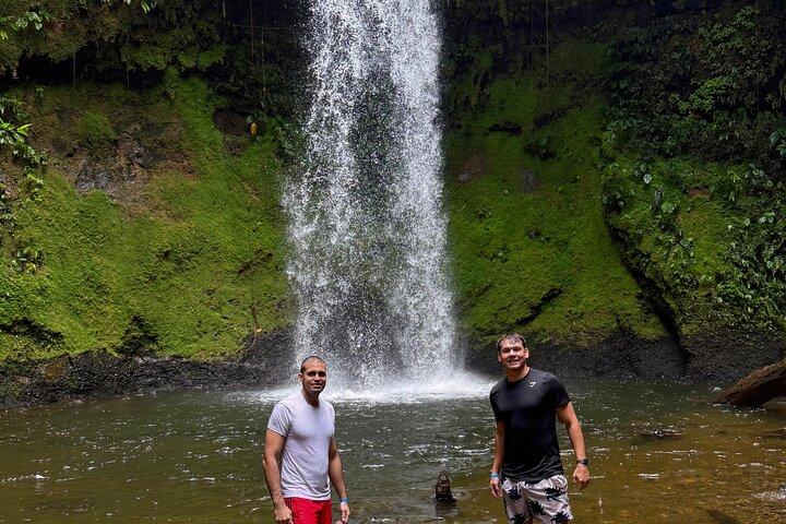 Escursione di un giorno da Cali a San Cipriano. Fiumi, streghe e cascate
