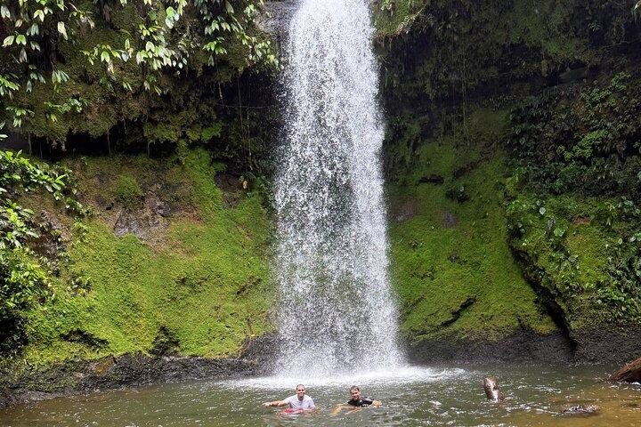 Escursione di un giorno da Cali a San Cipriano. Fiumi, streghe e cascate