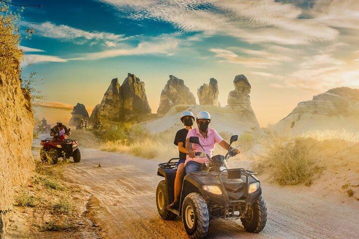 Cappadocië Sunset ATV Quad Tour door valleien met transfers