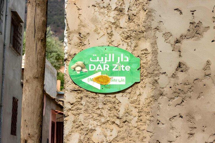 マラケシュから滝ハイキングでオウリカ渓谷へ日帰り旅行