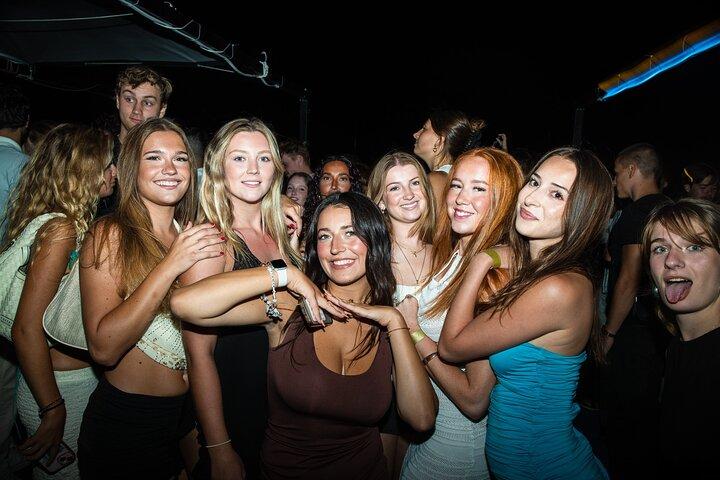 Split : Night Boat Party with DJ, Free Shots & After-Party（スプリット ） - ナイトボートパーティー（DJ、フリーショット＆アフターパーティー）
