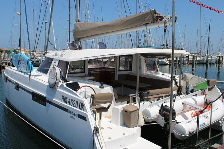 Catamaran exclusif. Expérience d'une demi-journée