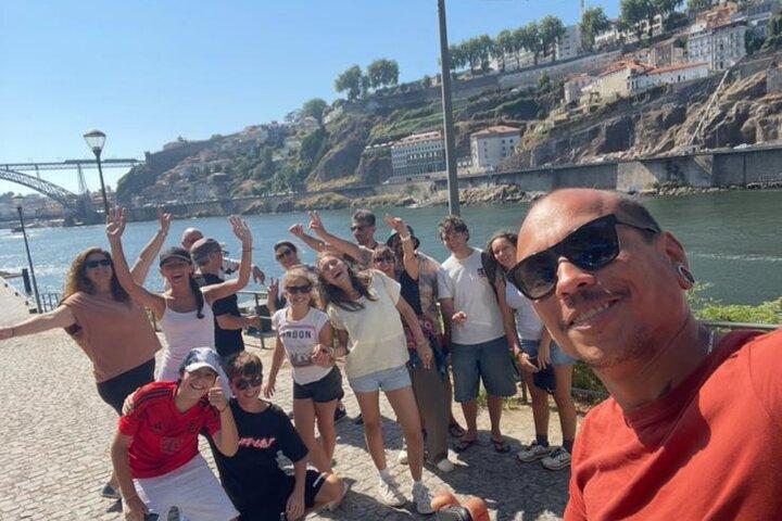 Porto: Een tour, duizend verhalen op Tuk Tuk - 2 uur