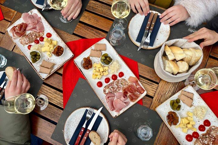 Ljubljana Food Tour mit 10 authentischen Food Tastings & Wein