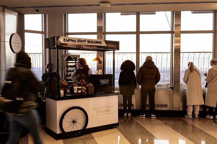 NYCエンパイアステートビルサンライズエクスペリエンス+スターバックスリザーブ