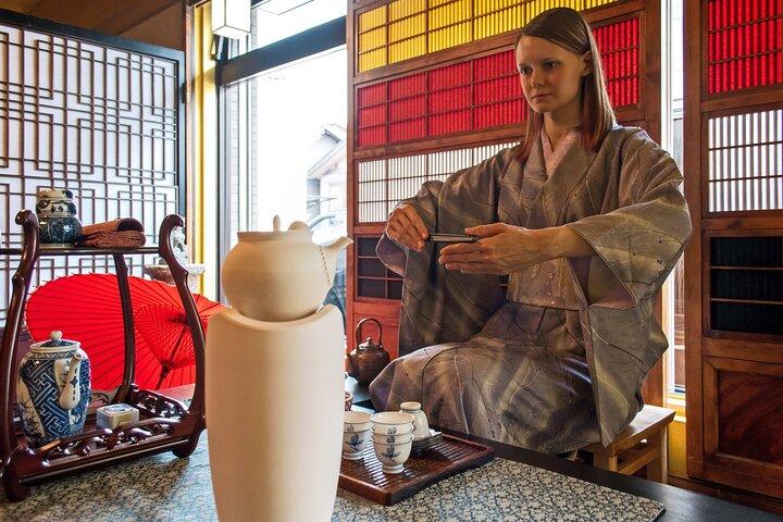 京都で熟練の茶人による煎茶体験