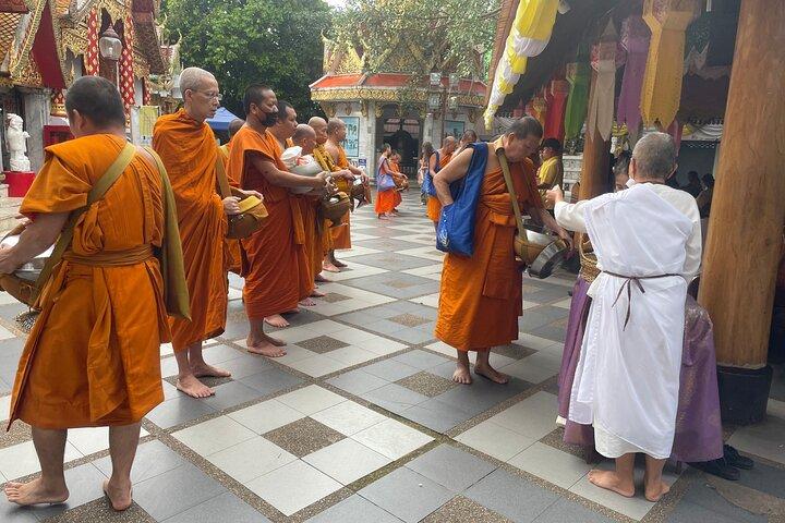Chiang Mai-Temple du lever du soleil et visite de l'aumône du matin