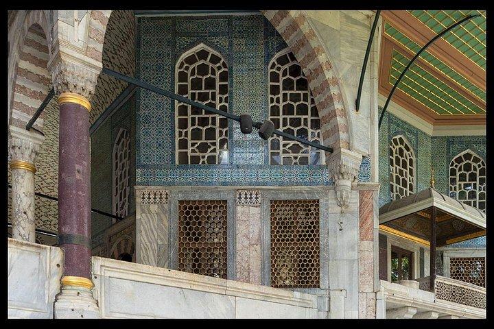 Ottoman Palaces in Istanbul: Topkapi Palace and Dolmabahce Palace