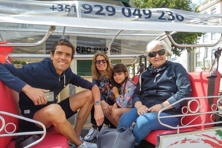 Lisbon Tuk Tuk : Explora los tesoros ocultos de Lisboa 1 : 30h
