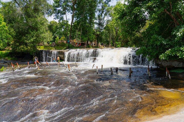 Tour en grupo pequeño a Phnom Kulen con vistas a la selva tropical y cascadas