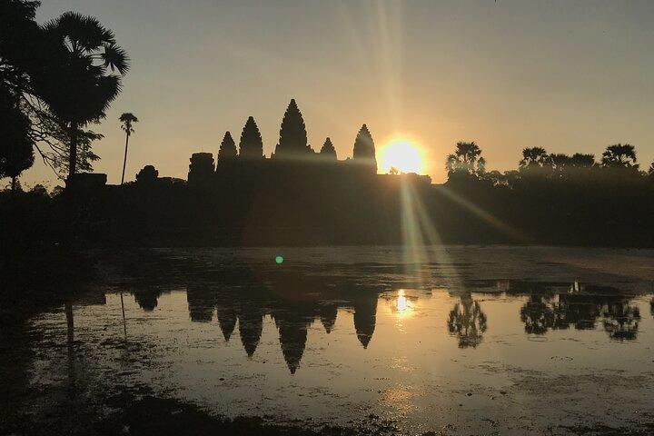 Siem Reap : Tour para grupos pequeños Angkor Wat Sunrise con guía