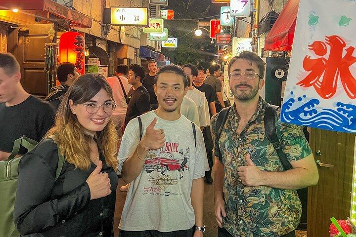 東京 : 新宿プライベートツアー ゴールデン街、日本酒飲み放題