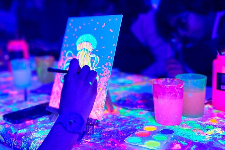 リヨンのアートギャラリーでの蛍光絵のワークショップ
