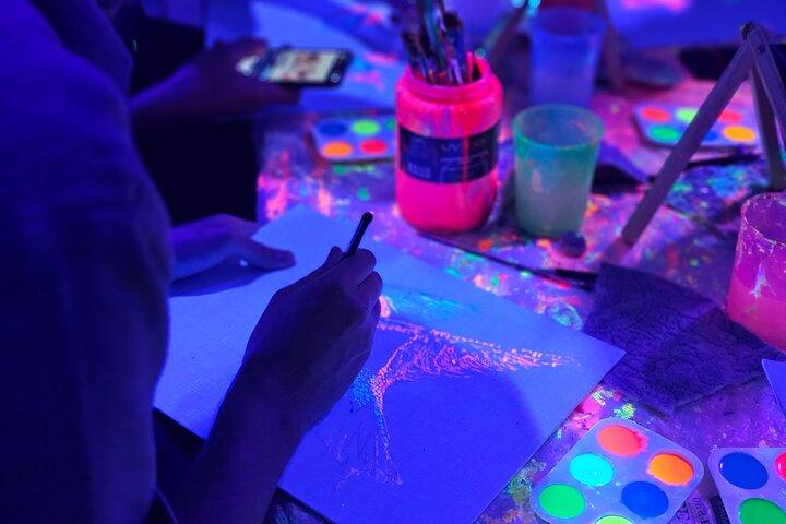 リヨンのアートギャラリーでの蛍光絵のワークショップ