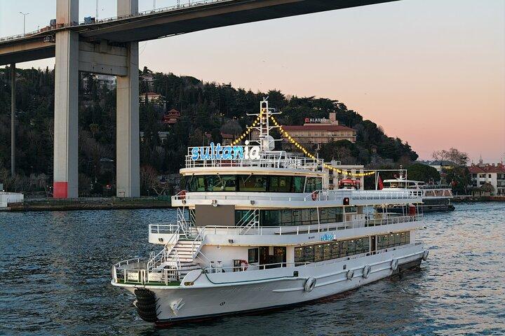 Full-Day Istanbul Old City, Topkapi Palace & Bosphorus Cruise