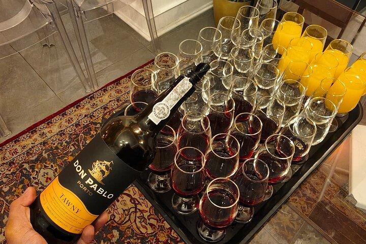 Espectáculo de fado con vino de Oporto en la histórica Lisboa em Fado