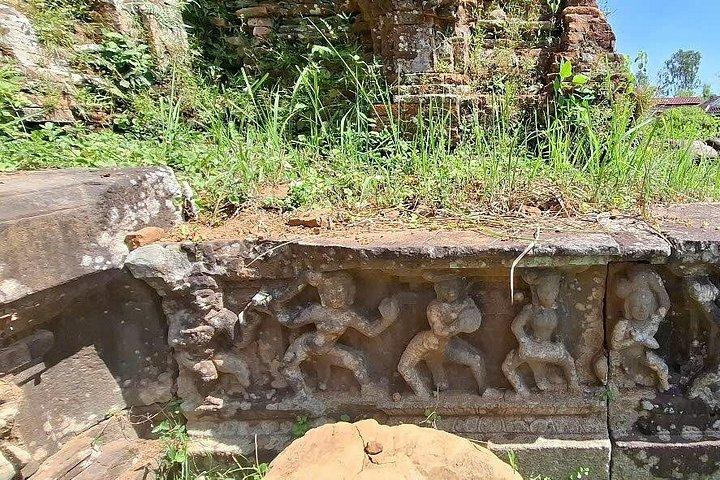 少人数のグループでミーソン聖域を訪問