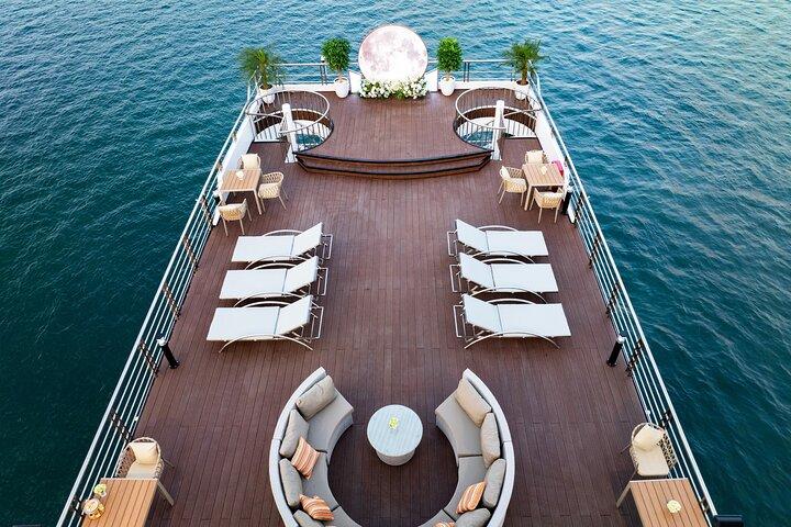 Luksus Ha Long Bay Cruise med buffet fra Tuan Chau Havn