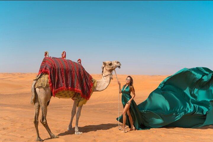 Desert flyvende kjole fotoshoot med professionel fotograf