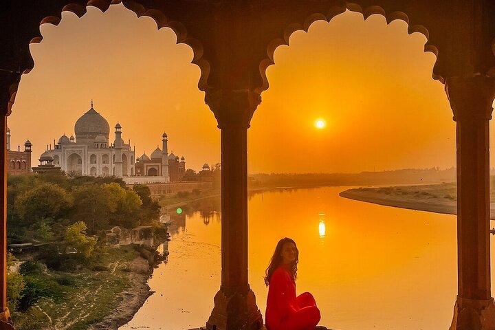 Ohne Anstehen Sunrise Taj Mahal & Agra Tour mit dem Auto ab Jaipur