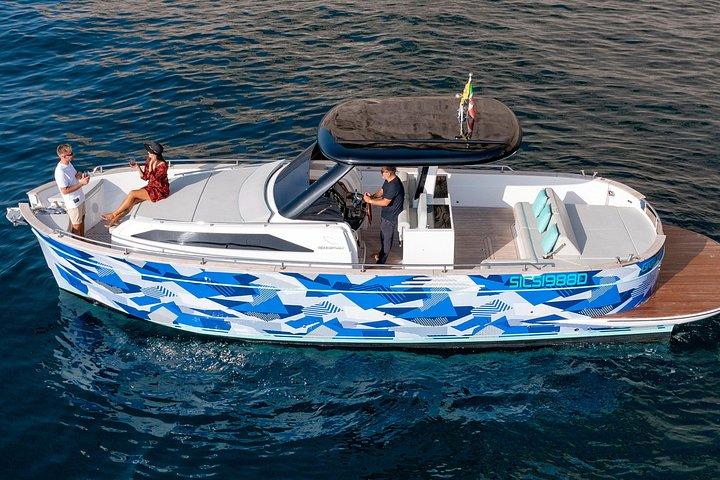 ソレントとアマルフィ海岸エリアからのプライベートボート体験
